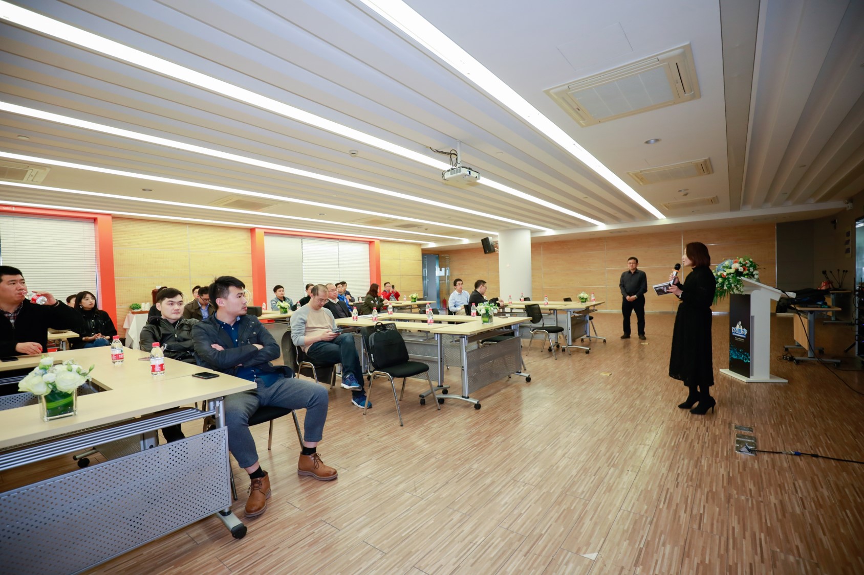 1555551876405382.jpg 图片1.jpg